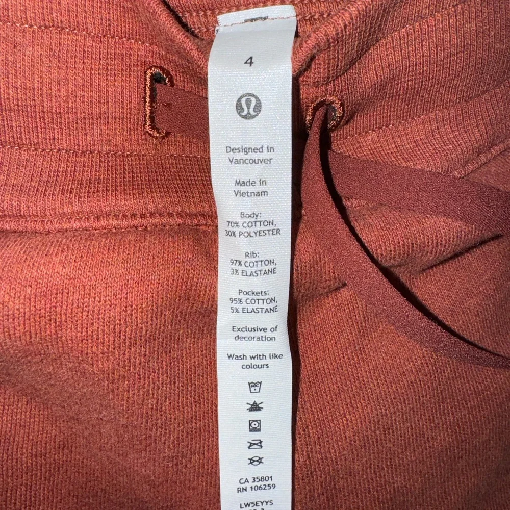 Lululemon Scuba Brown High Rise Joggers. Size 4. NWT